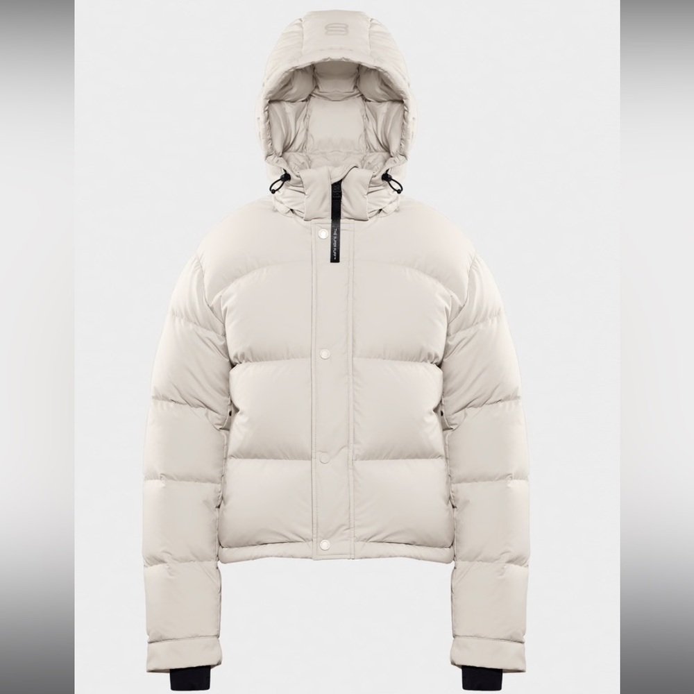 Aritzia - The Super Puff Shorty - CliMATTE™ Jacket in colour matte pearl- Medium